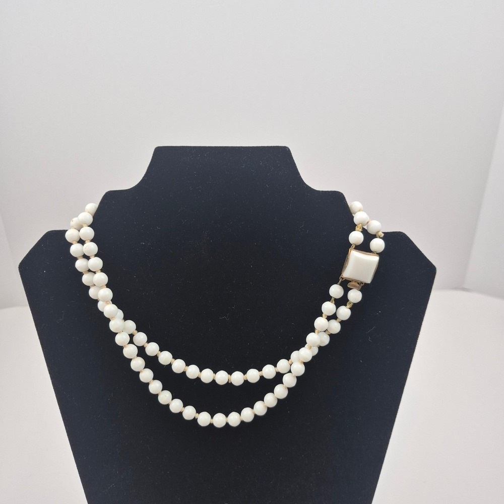 Vtg White Beaded Necklace Double Strand 16"‎ Gold Tone Clasp Coastal Grandma MCM
